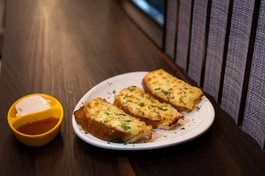 cheese stuffed garlic bread
